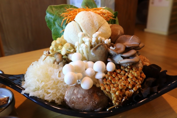 이맛에 살지 동충하초 노루궁뎅이 13가지 버섯 전골 한우 등심 버섯 샤부샤부 경기 광주 퇴촌 맛집 추천