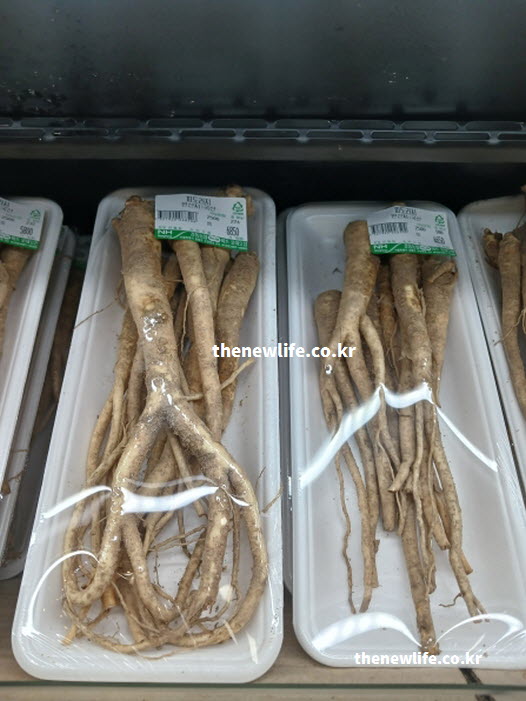 도라지 효능 유지를 위해 껍질째 손질하는 조리법 실물 사진