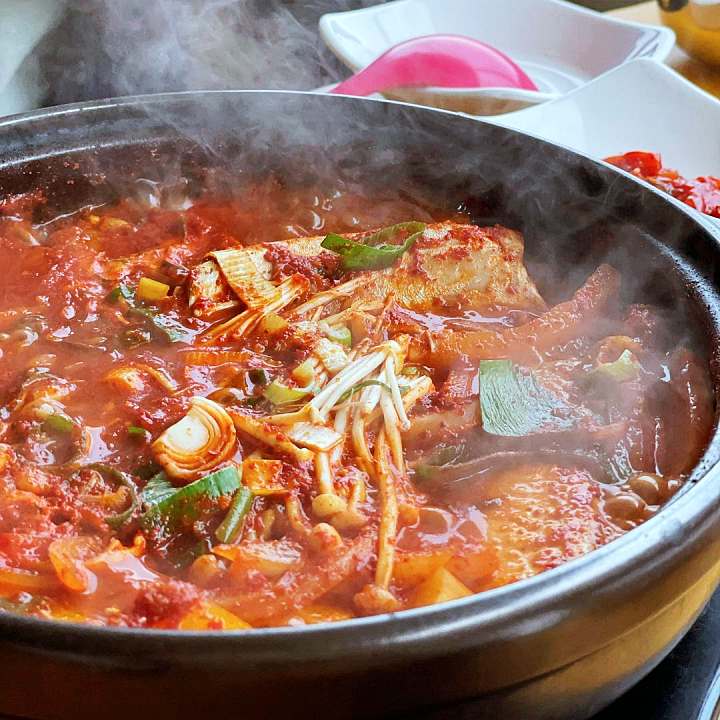 생생정보 멸치쌈밥 멍게비빔밥 갈치조림 맛집