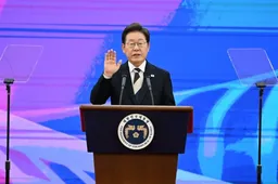 이재명 대통령 디지털 굿즈 시계 공개