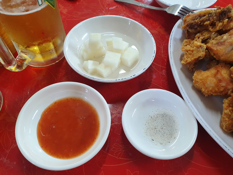 치킨무와_양념과_소금