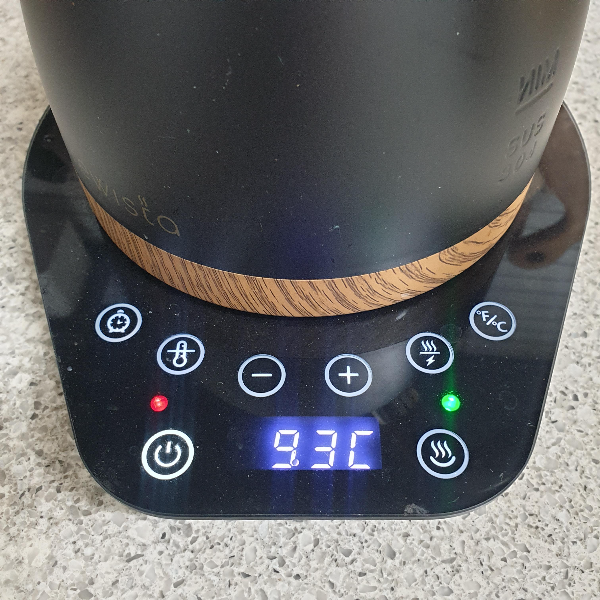 하리오 스위치를 이용한 아이스커피 레시피 feat. 테츠 카츠야_93℃ 물 준비하기