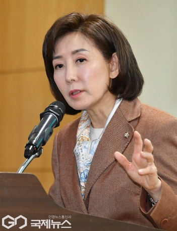 나경원 국회의원 프로필 빠루사건 나이 남편 김재호