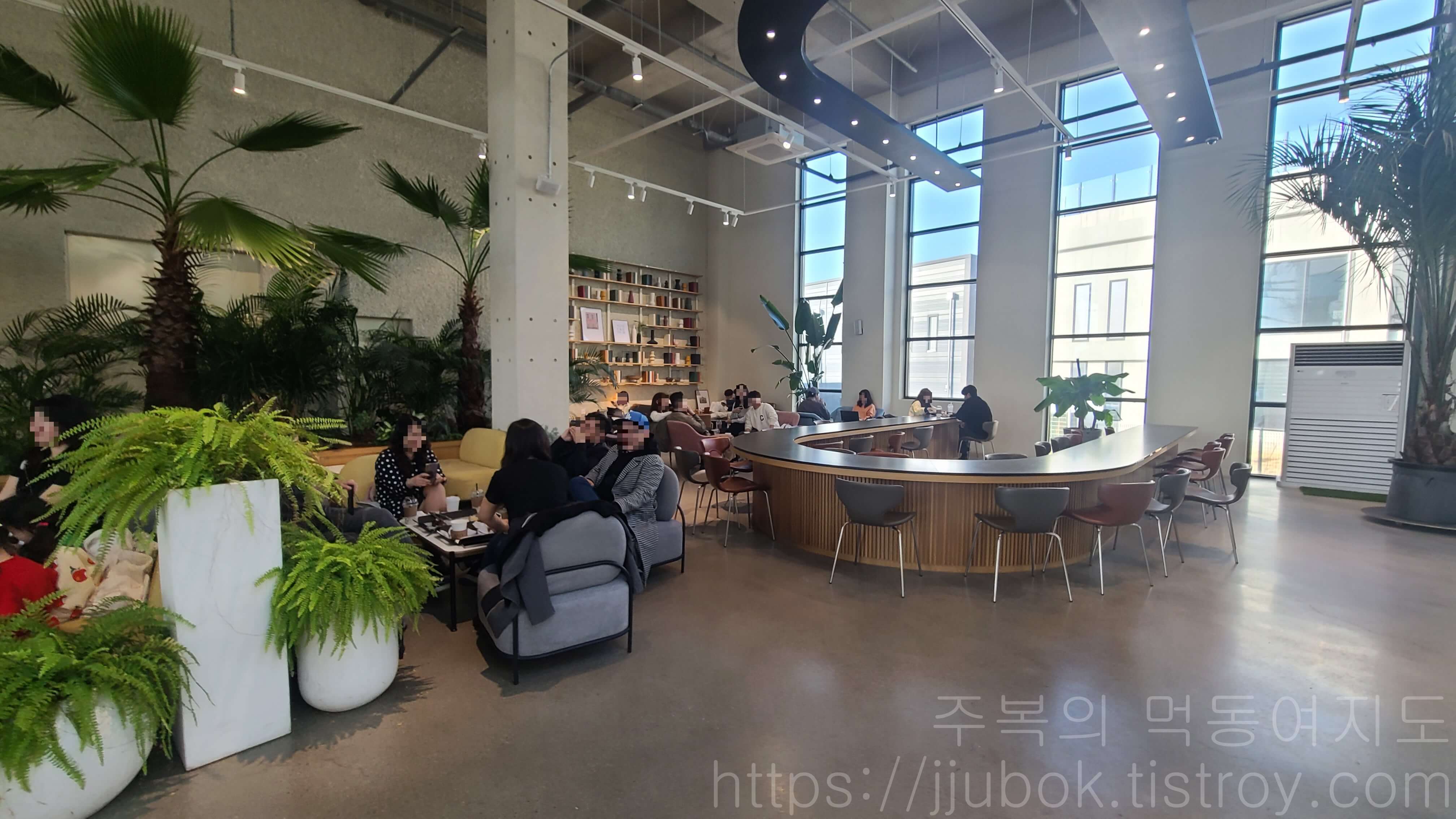 앤드-테라스-AND-TERRACE-파주점-2층-3