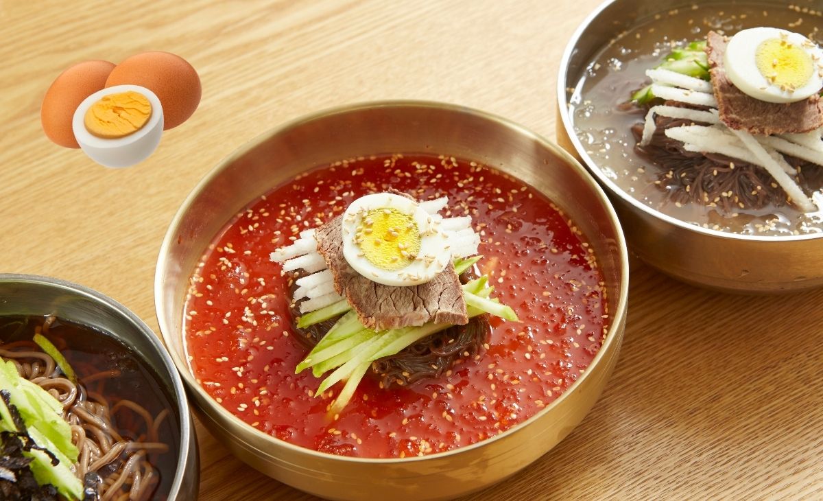 냉면위의 달걀 이미지