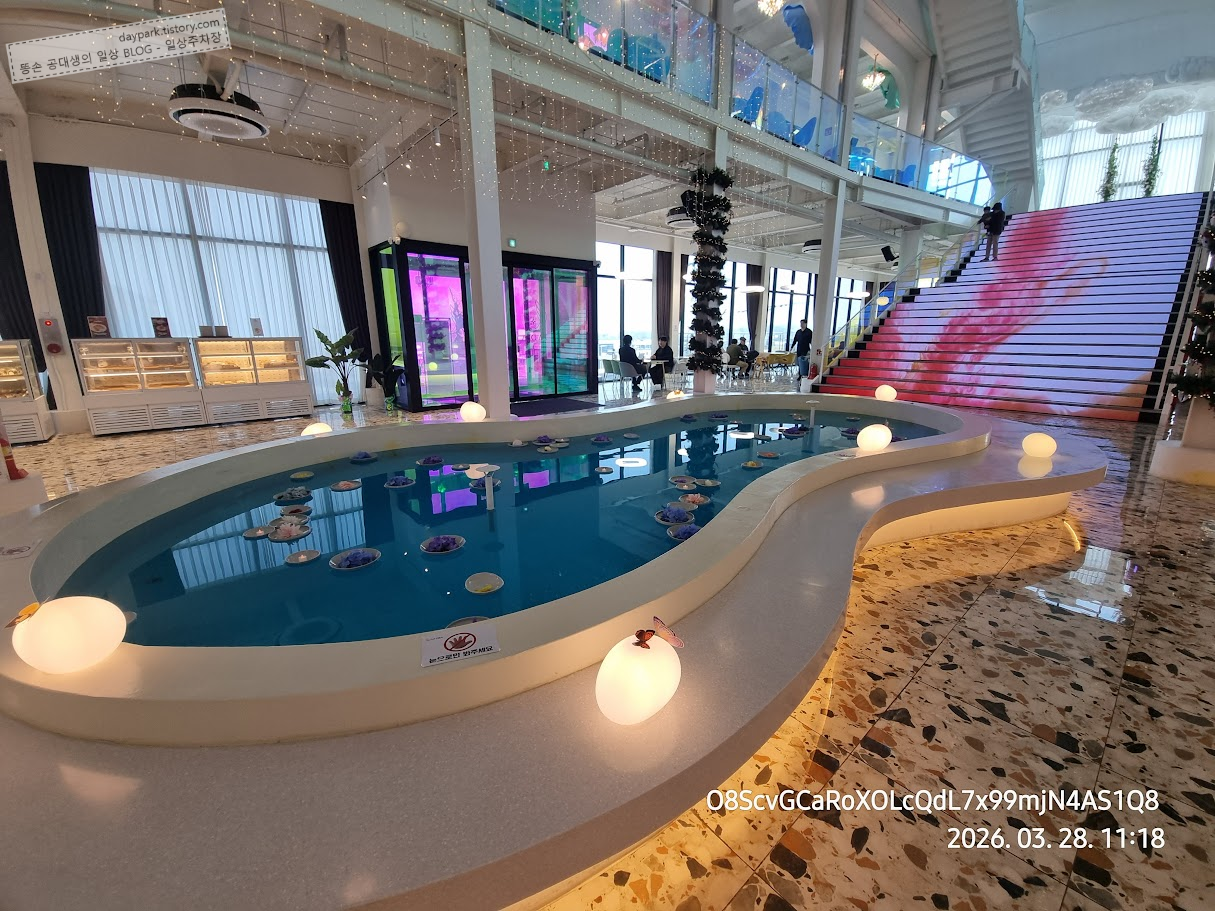 까페 라데아 실내 전경