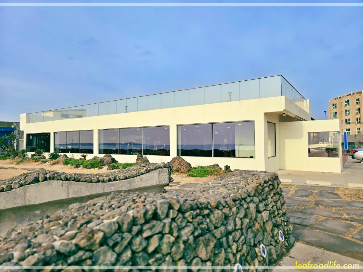 프릳츠-카페-제주-성산점-뒷모습