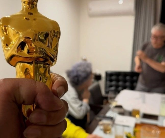 윤여정 팔순 잔치 총정리｜나이&middot;정재승&middot;김수철 축하공연&middot;오스카 트로피&middot;프로필