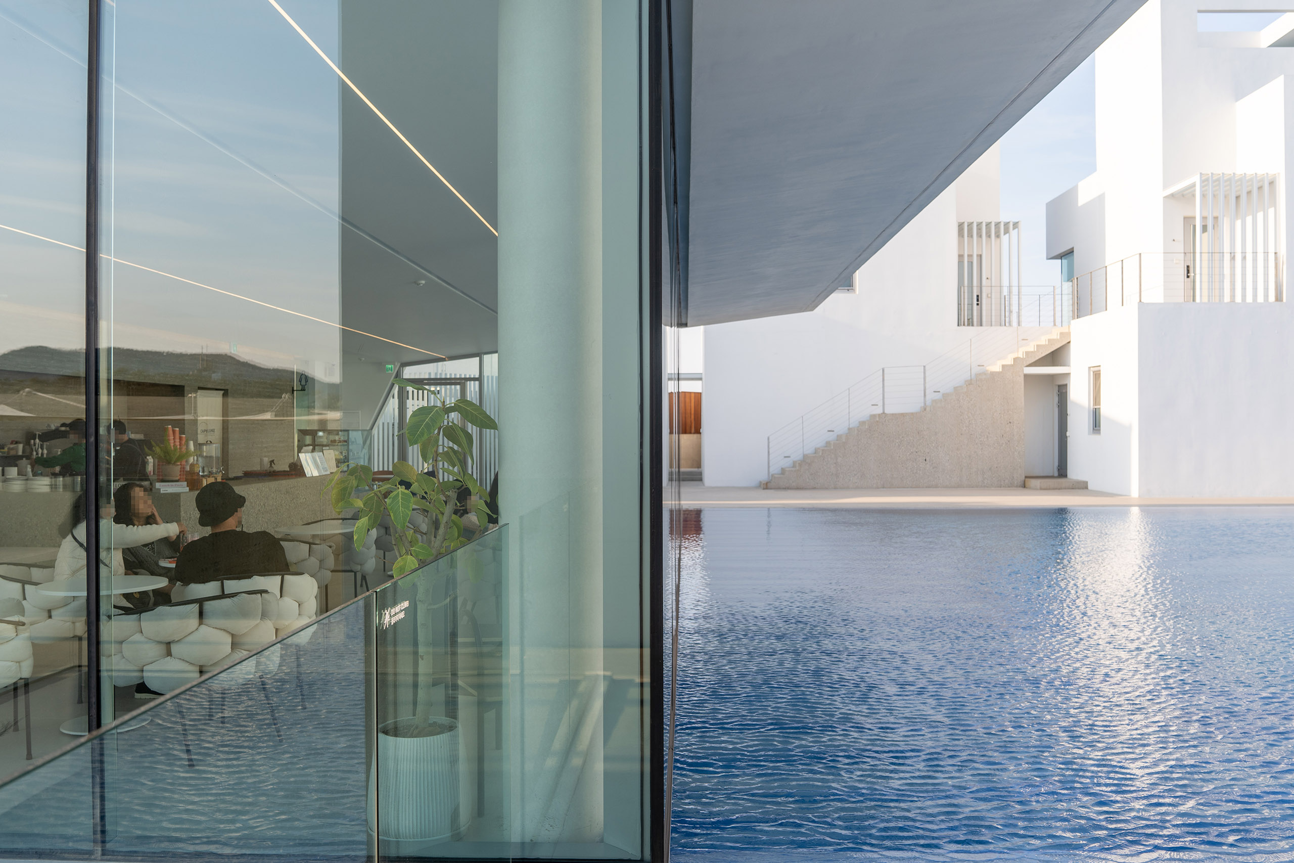 카페 케이프라운지 1층