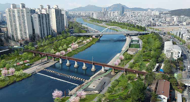 동부간선도로 지하화 사업후 예상조감도(이화교, 남북방향)