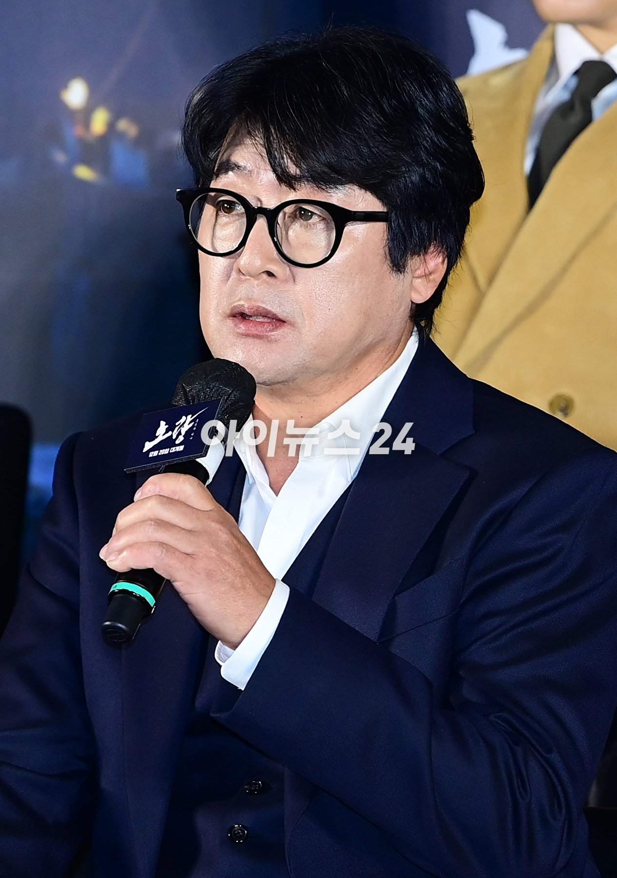 배우 김윤석이 15일 오전 서울 광진구 롯데시네마 건대입구에서 열린 영화 &#39;노량: 죽음의 바다&#39;(감독 김한민) 제작보고회에서 참석하고 있다. [사진=정소희 기자]