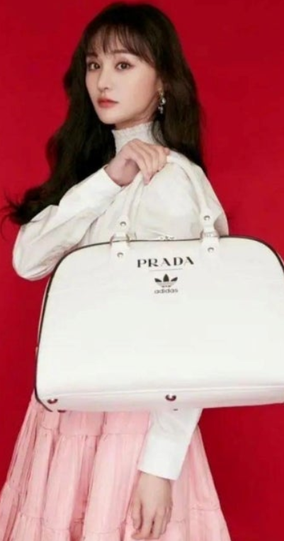 프라다 엠버서더의 저주?
