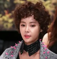 중년 여성 탈모 갱년기 때문 염색 파마