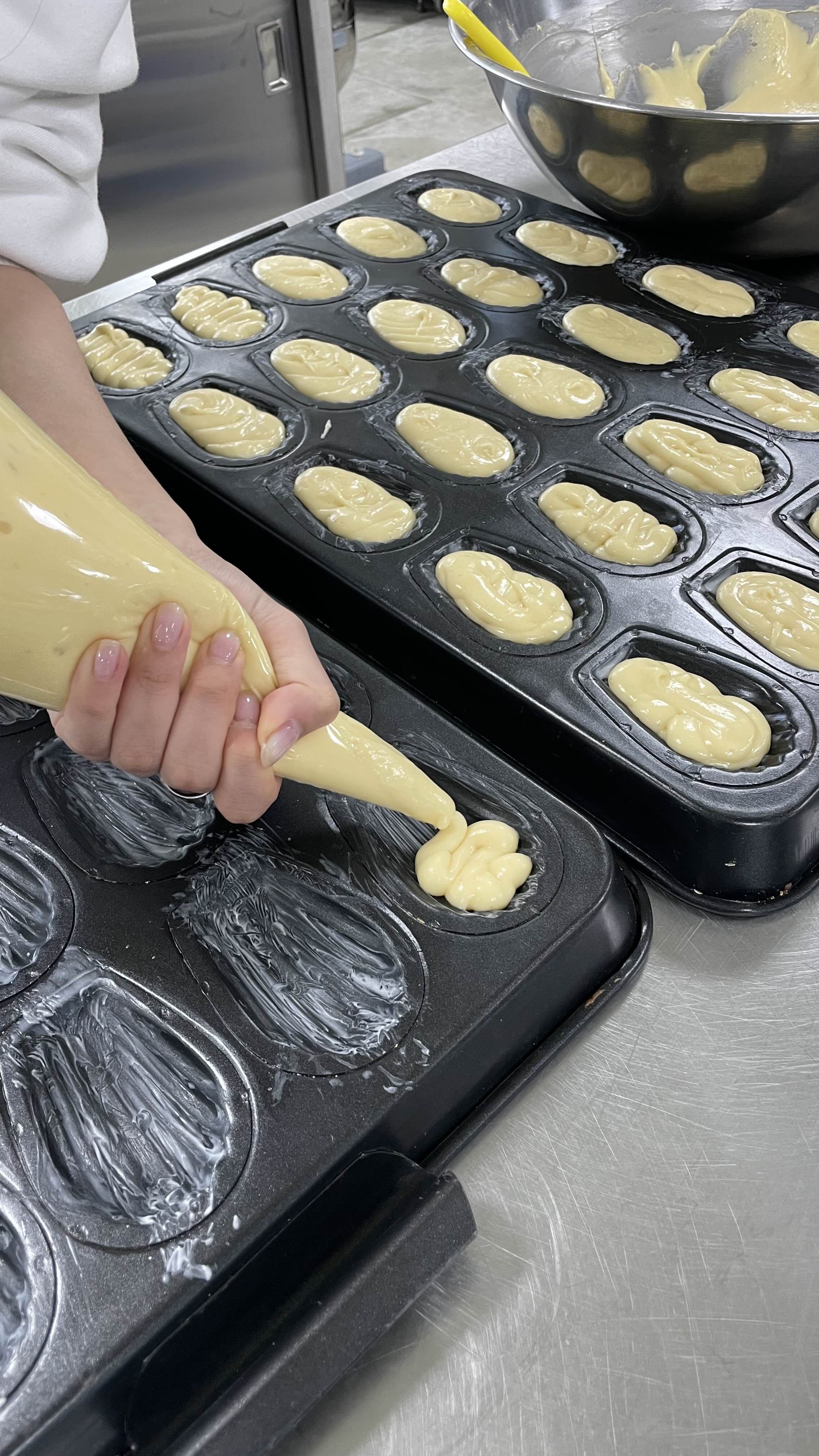 레몬 제스트 넣은 카페 스타일 마들렌