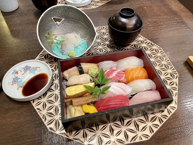 스시난-테이블사진