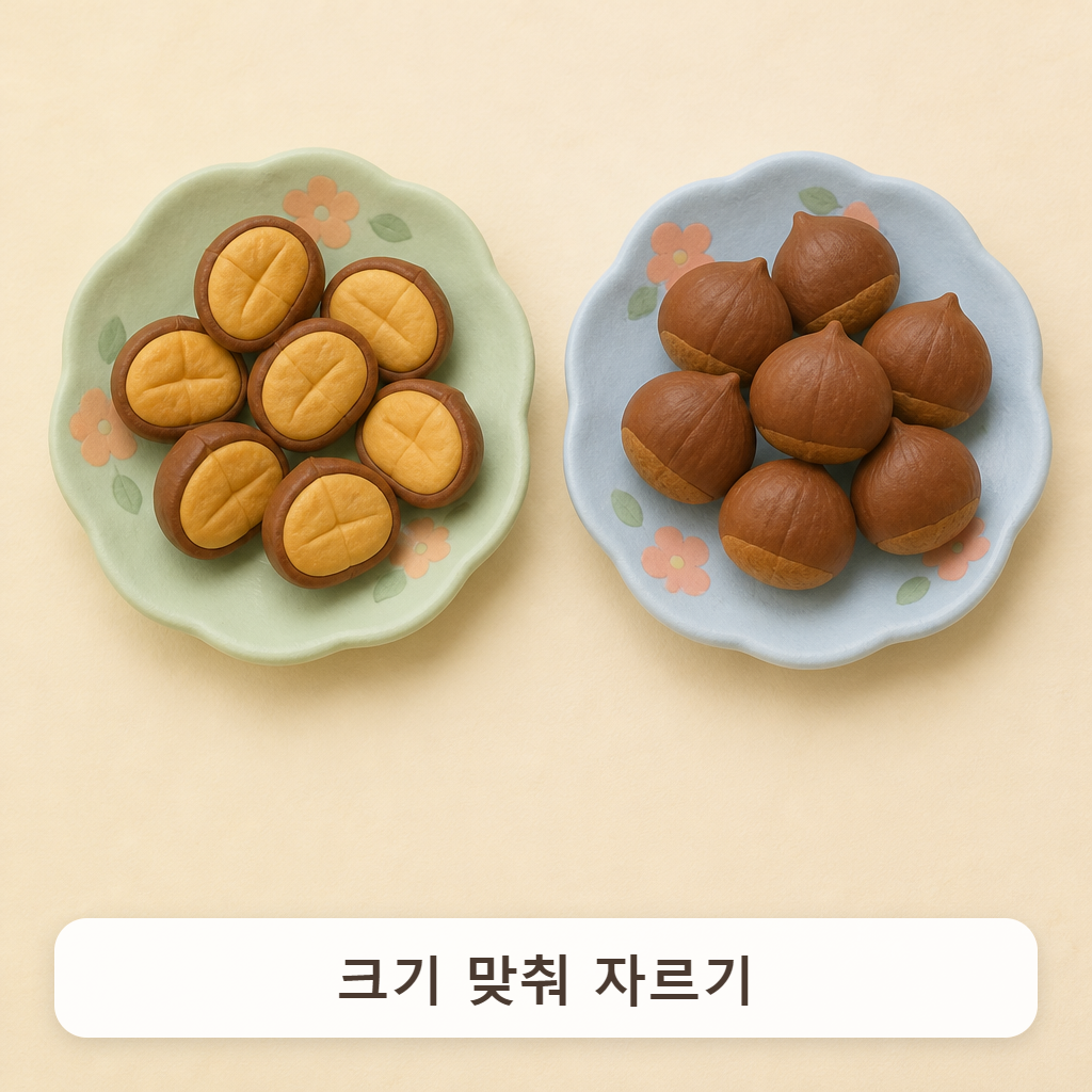 큰 밤과 작은 밤을 크기별로 두 접시에 나눠 담은 모습