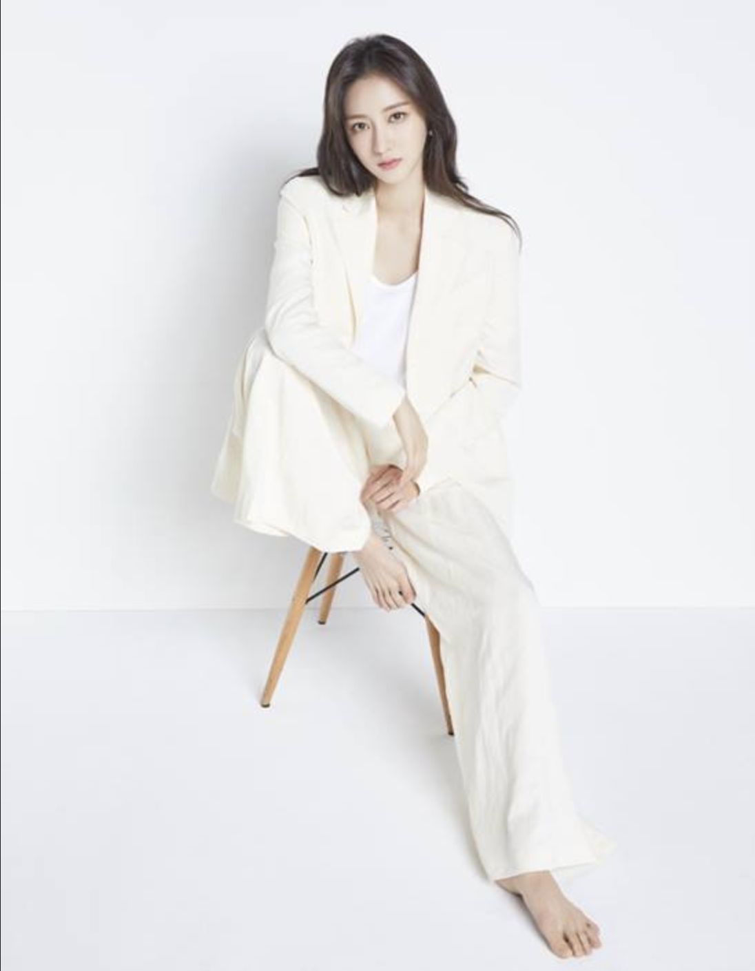 최연청 프로필 화보