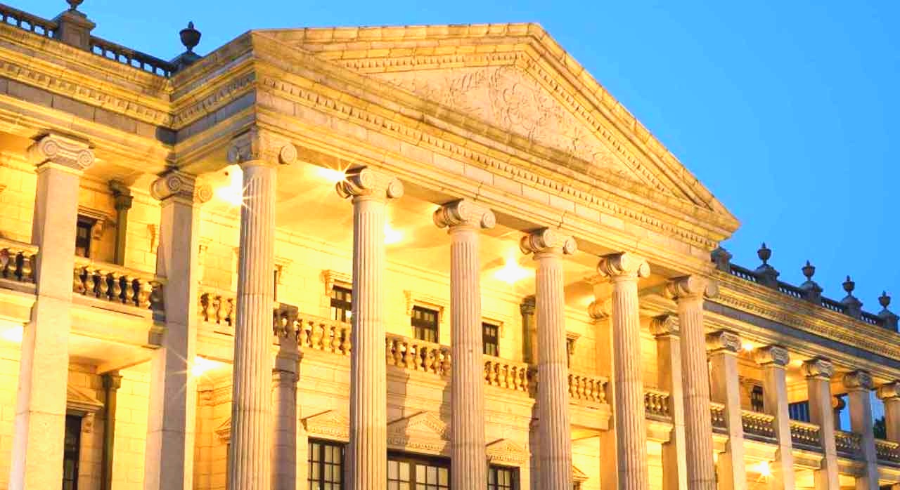 석조전 앞 야외 계단의 전경. [ⓒ한국관광 콘텐츠랩]