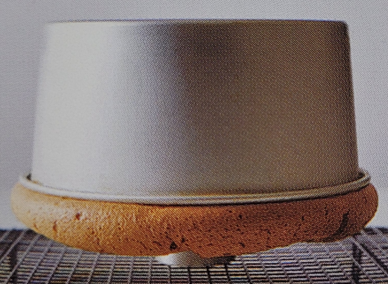 케이크 뒤집어 식히기