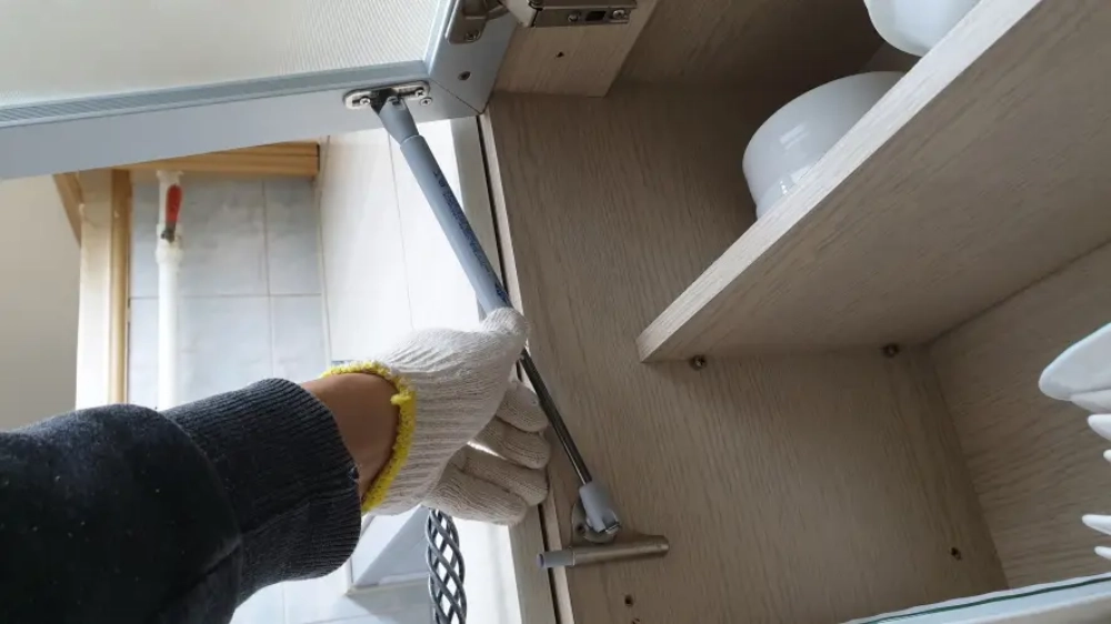 쇼바 고정 볼트 위치 표시