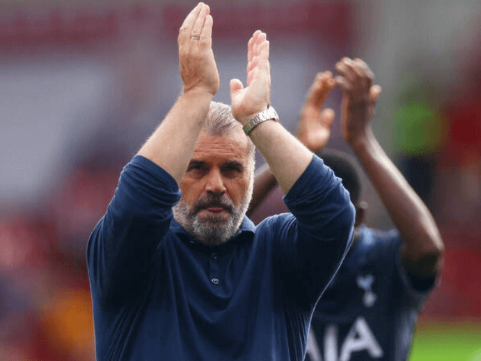 토트넘 감독이 박수치는 장면