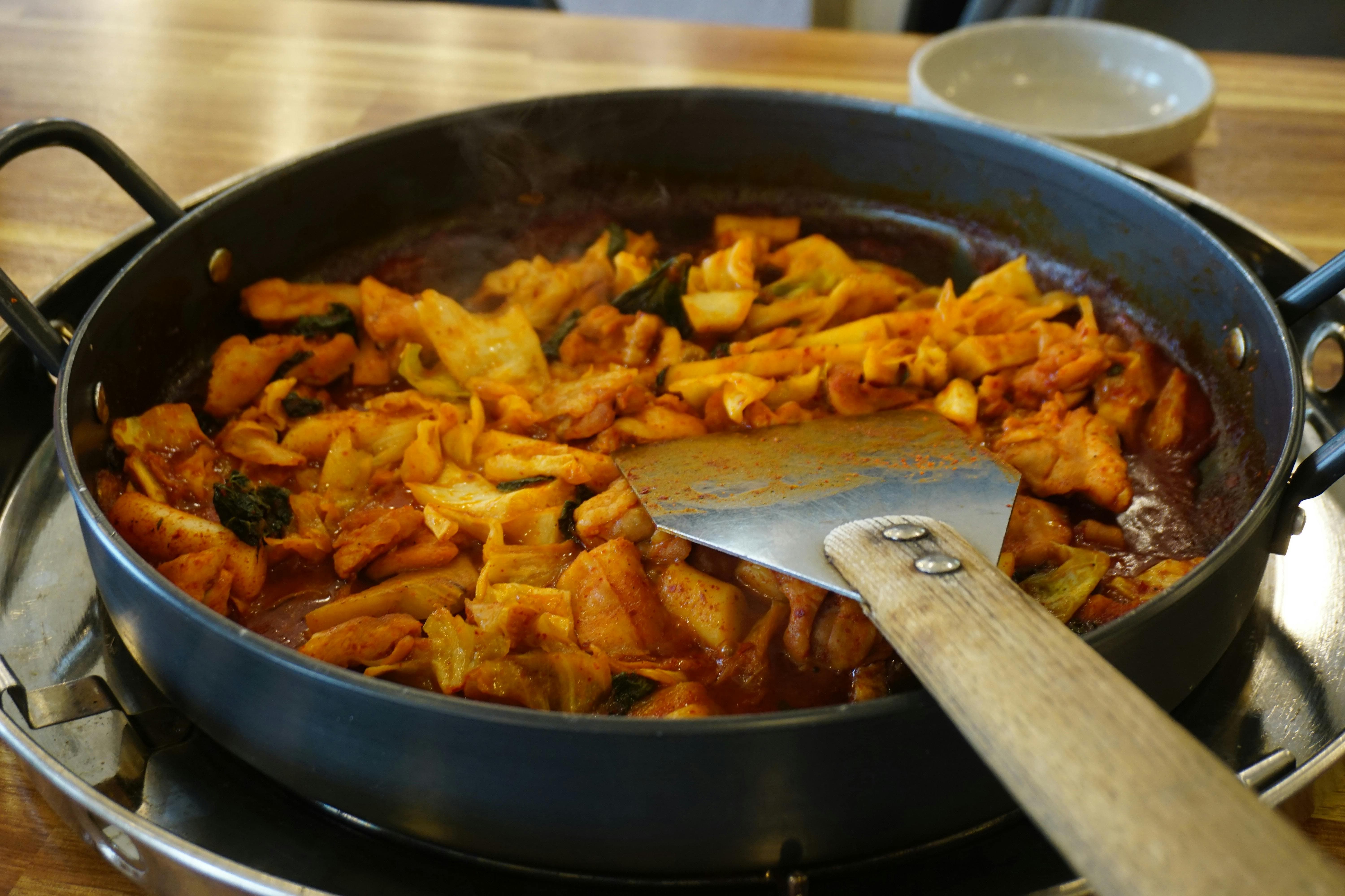 “김치를 먼저 볶느냐”가 80%