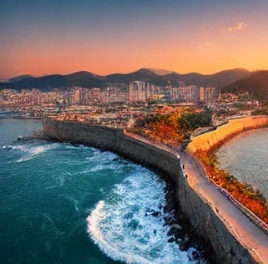 여행갈만한곳 의 도시 모습 바다와 강 이 있고 도시가 있는 모습