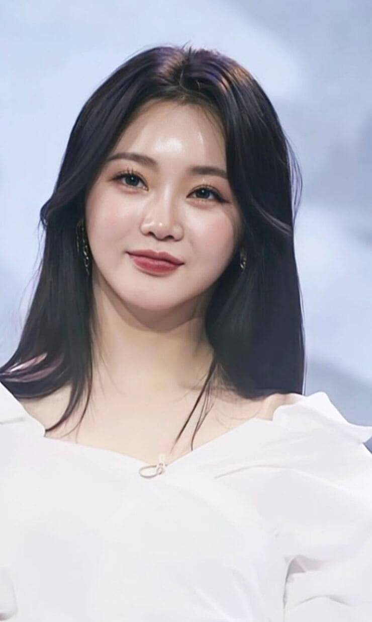 가수-홍지윤