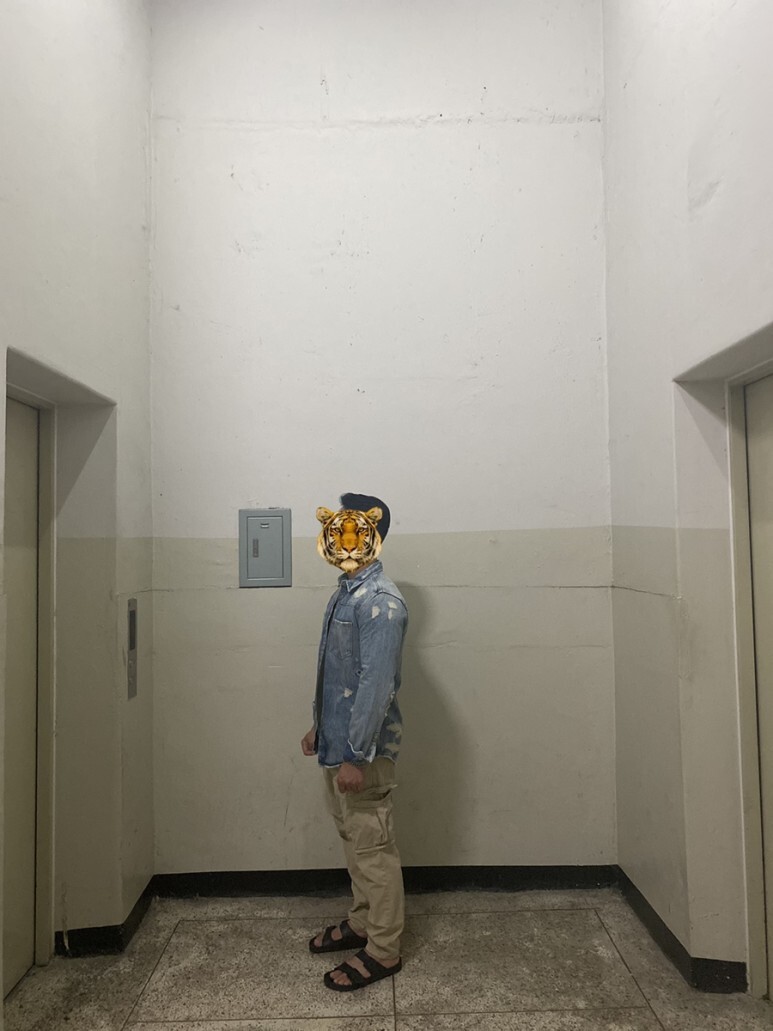 데일리 룩(오뭘입)_저녁_자라 청자켓, 지오다노 카키 반팔티, 자라 카고바지, 버켄스탁 샌들, 남자꿀조합스타일링, OOTD