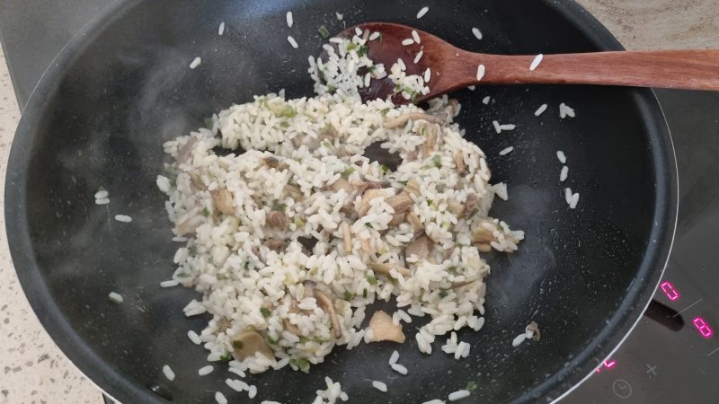 소고기버섯비빔밥 조리중