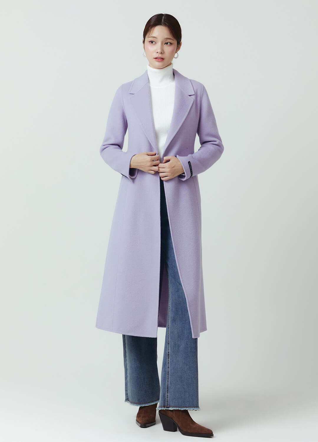 골지 터틀넥 화이트 모델 착장 다른컷