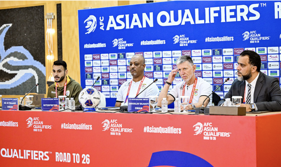 한국 VS 오만 경기를 앞두고 공식 기자회견에 나선 야로슬라프 실하비 감독과 오만 대표팀
