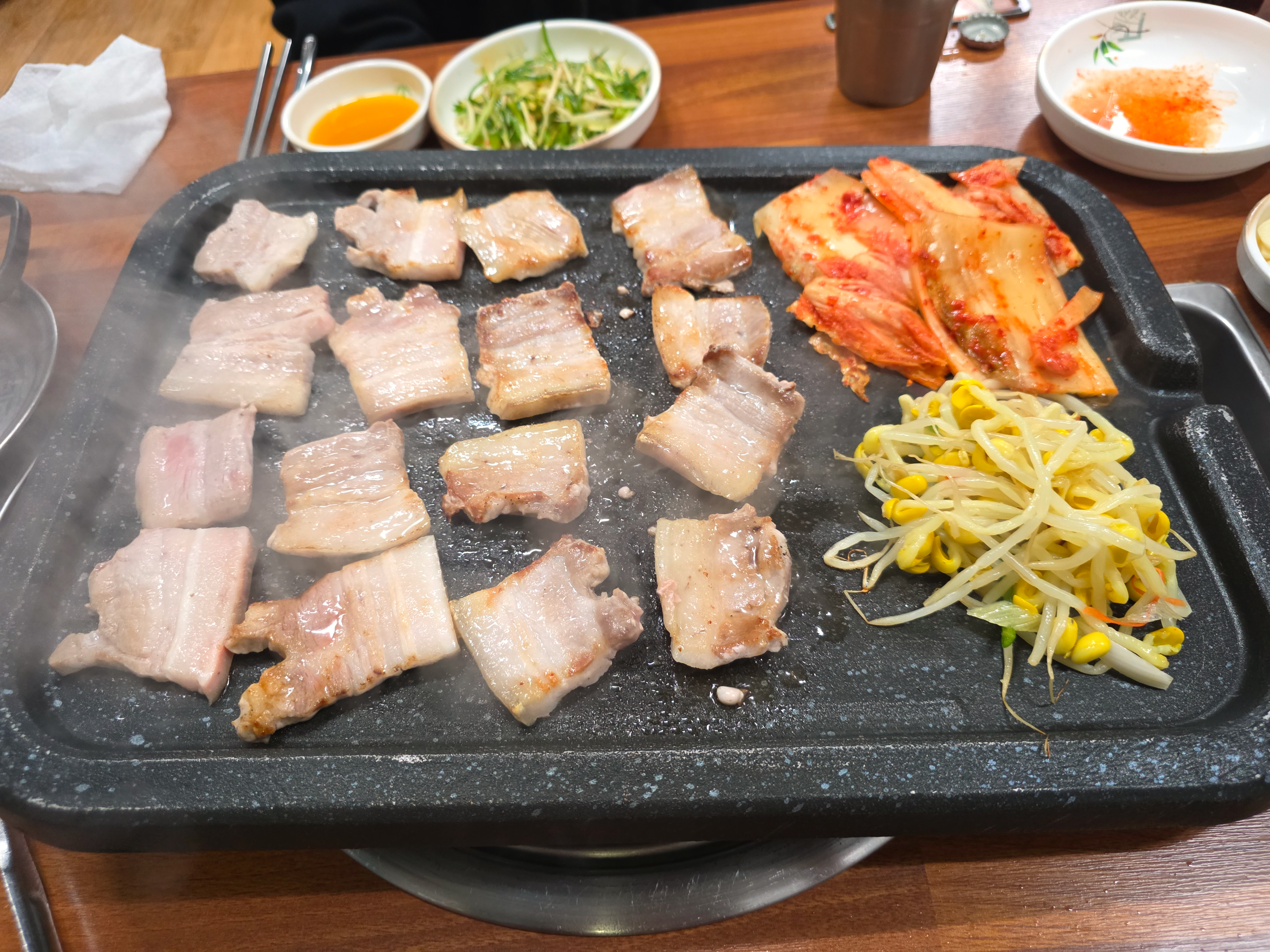 유명돌구이 유성 봉명동 삼겹살 주물럭 유성온천역 구암역 맛집 가격 주차 01