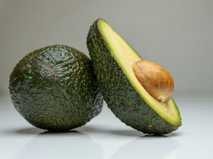 아보카도 자르는법 - 세로로 길게 칼집 내서 반으로 분리
