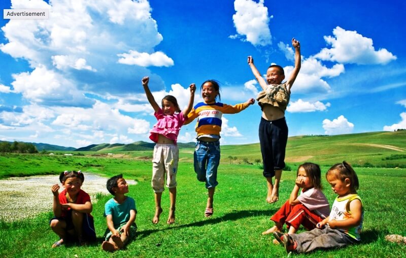 들판에서-노는-아이들