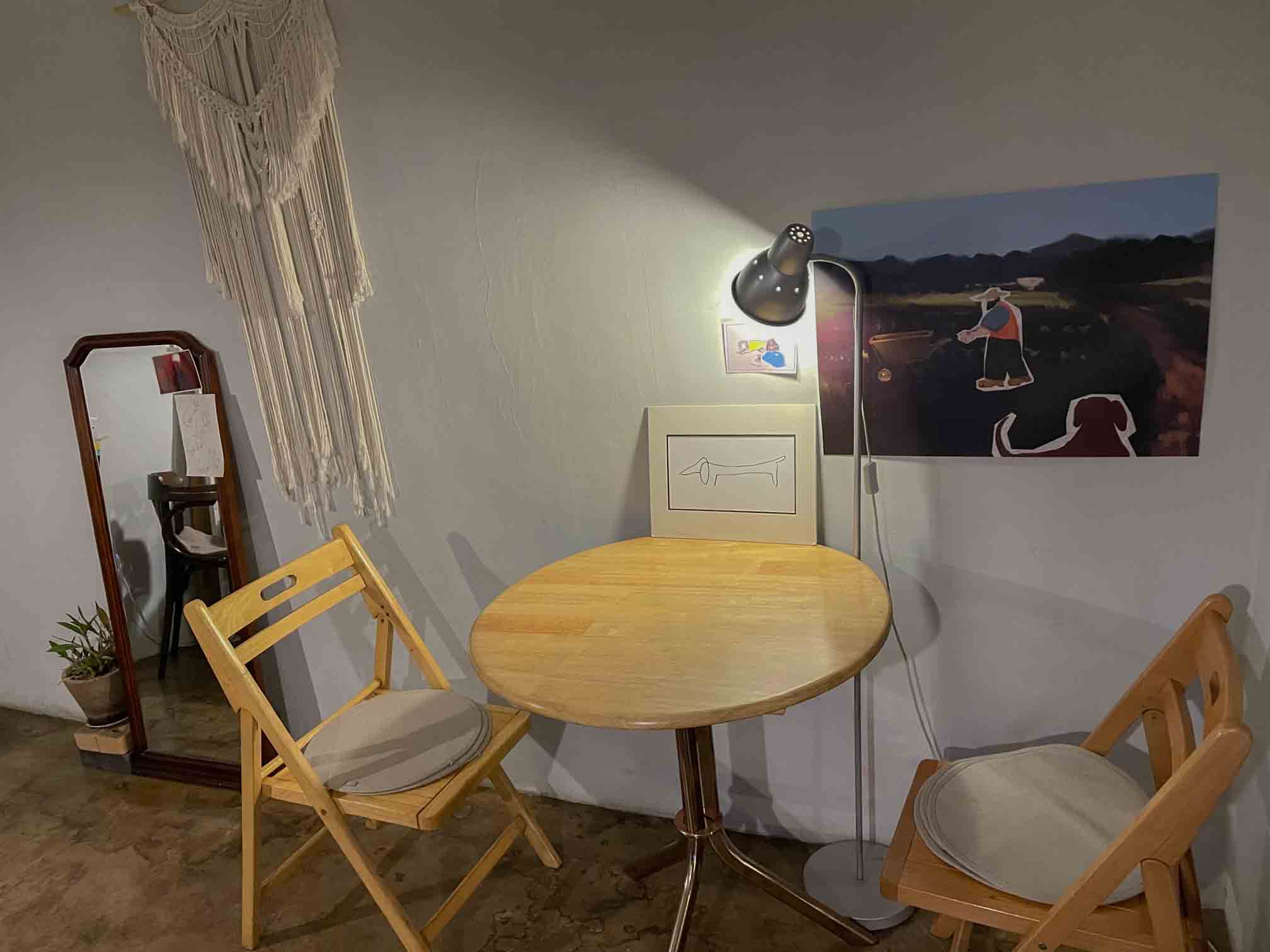 전대 정문 카페 밤산책가들