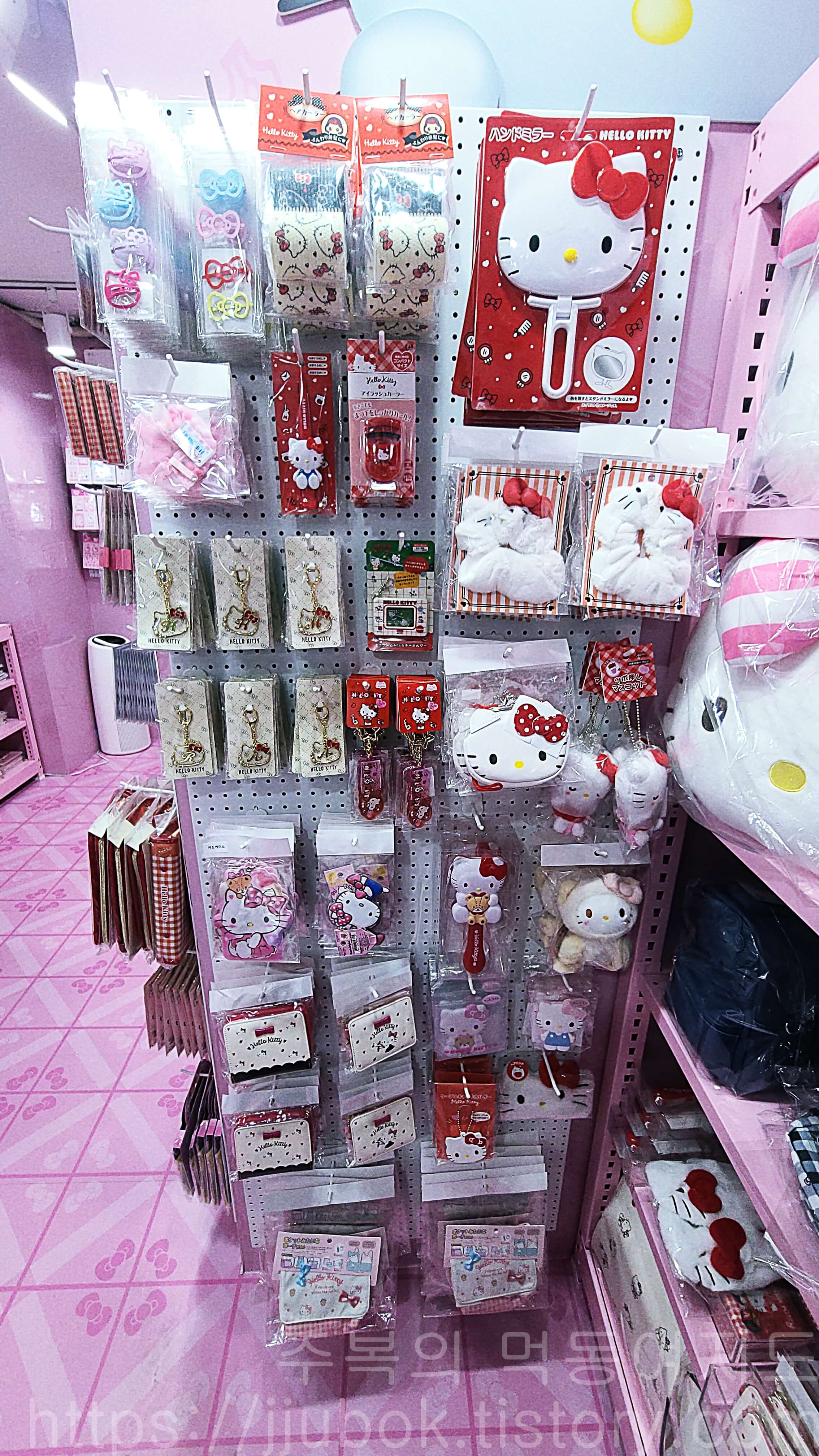 헬로키티-문방구-팝업스토어-굿즈샵-판매-상품-6