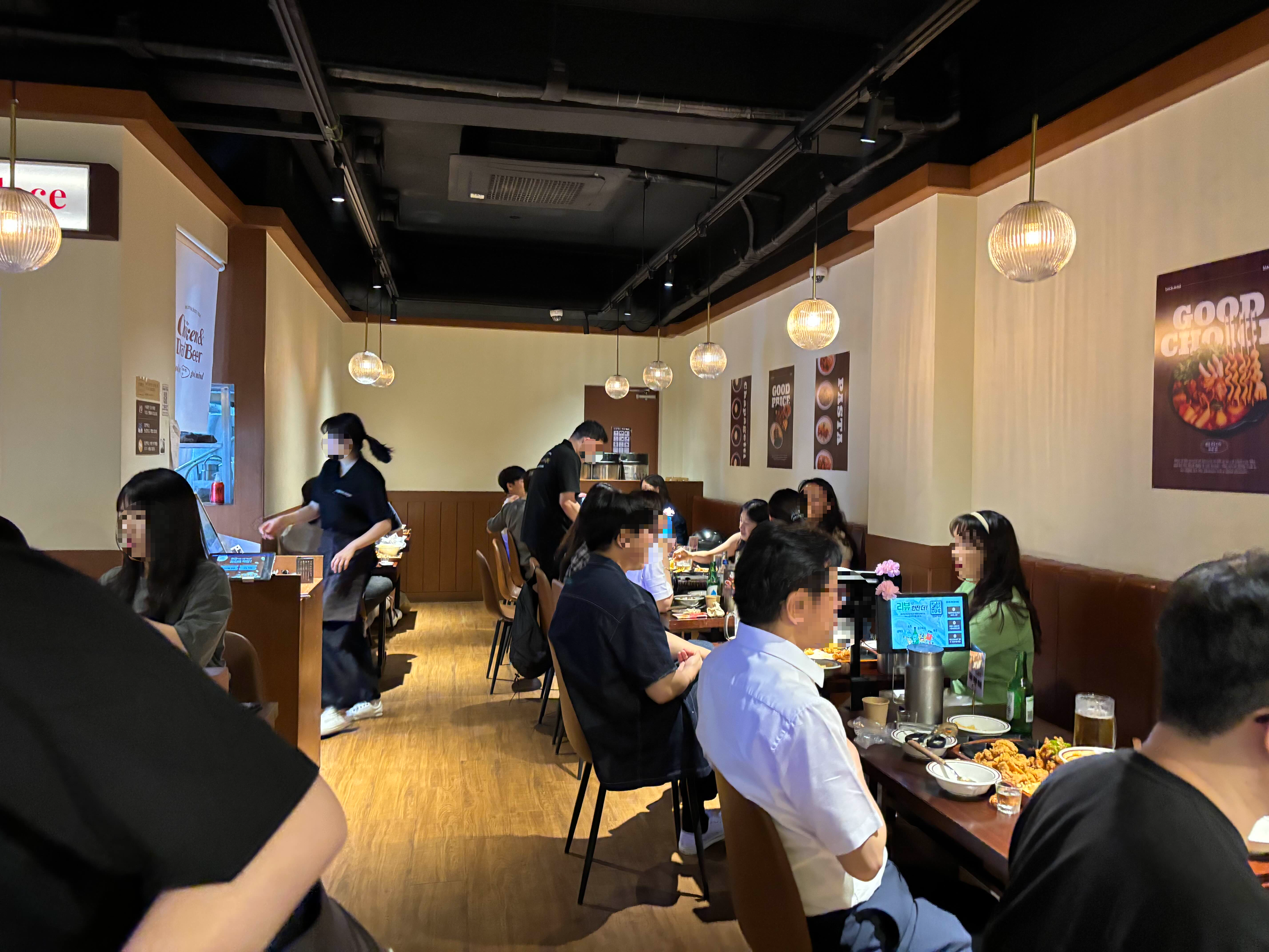 닭장맥주 테이블