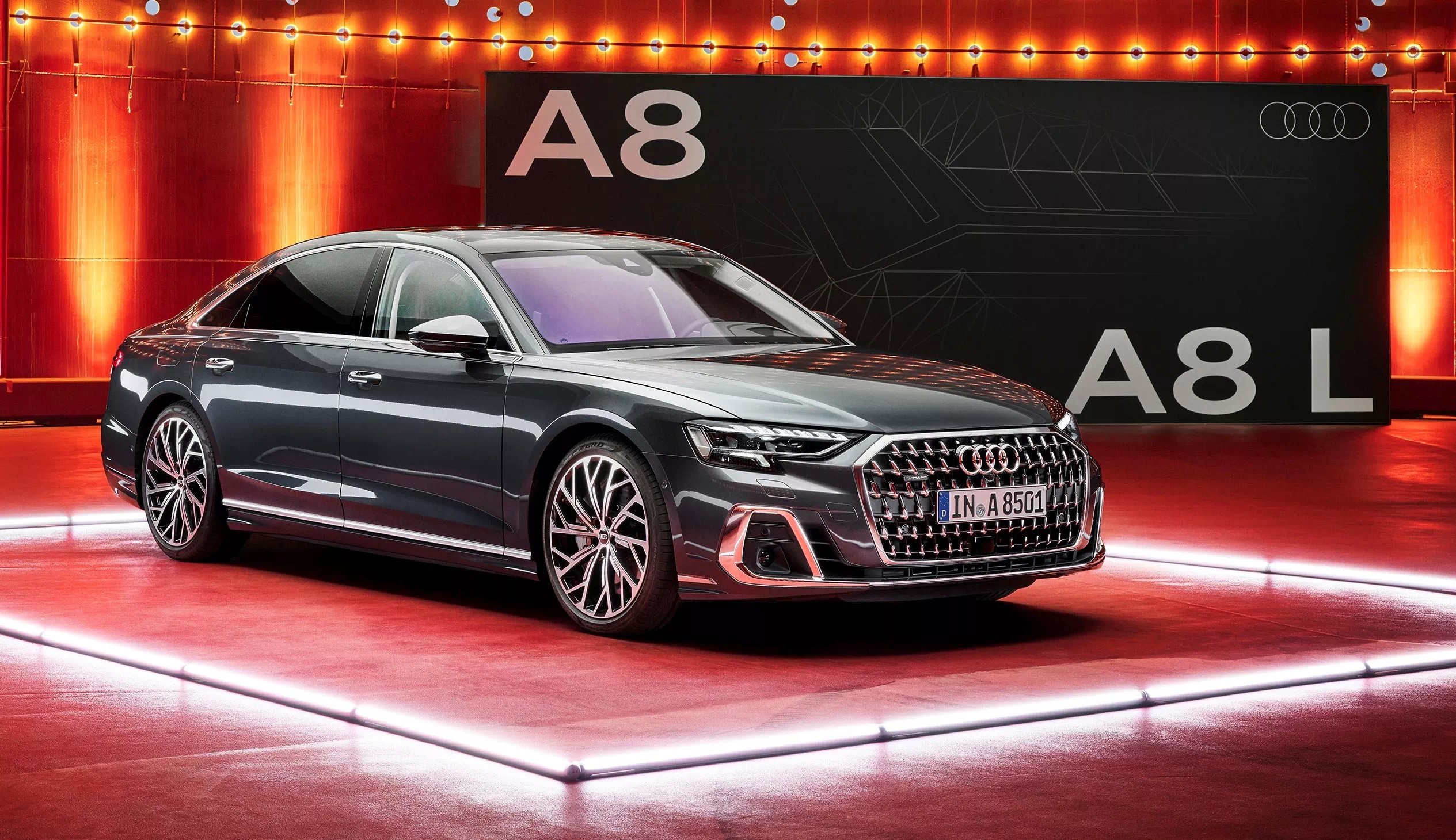 아우디가 더 뉴 A8을 공개했습니다.