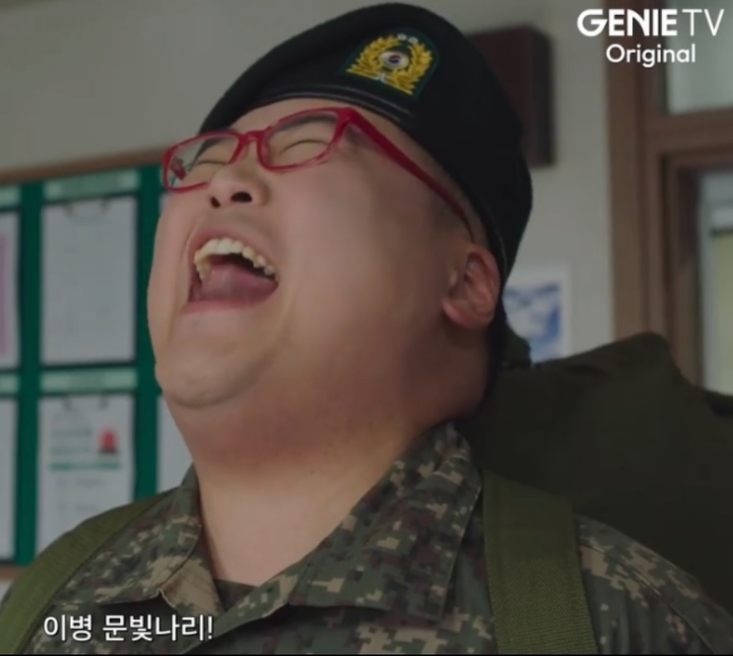 신병3 1화 식사하는 신병2