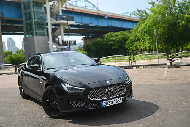 [시승기] 전동화 시대를 앞둔 마세라티의 선택 &ndash; 마세라티 기블리 GT 하이브리드