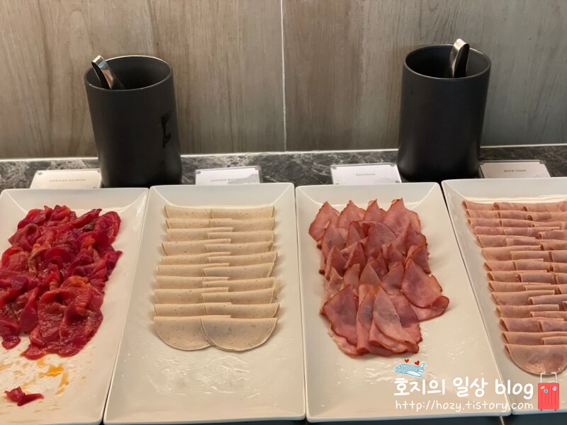 방콕 코트야드 메리어트 에어포트 조식당_샐러드