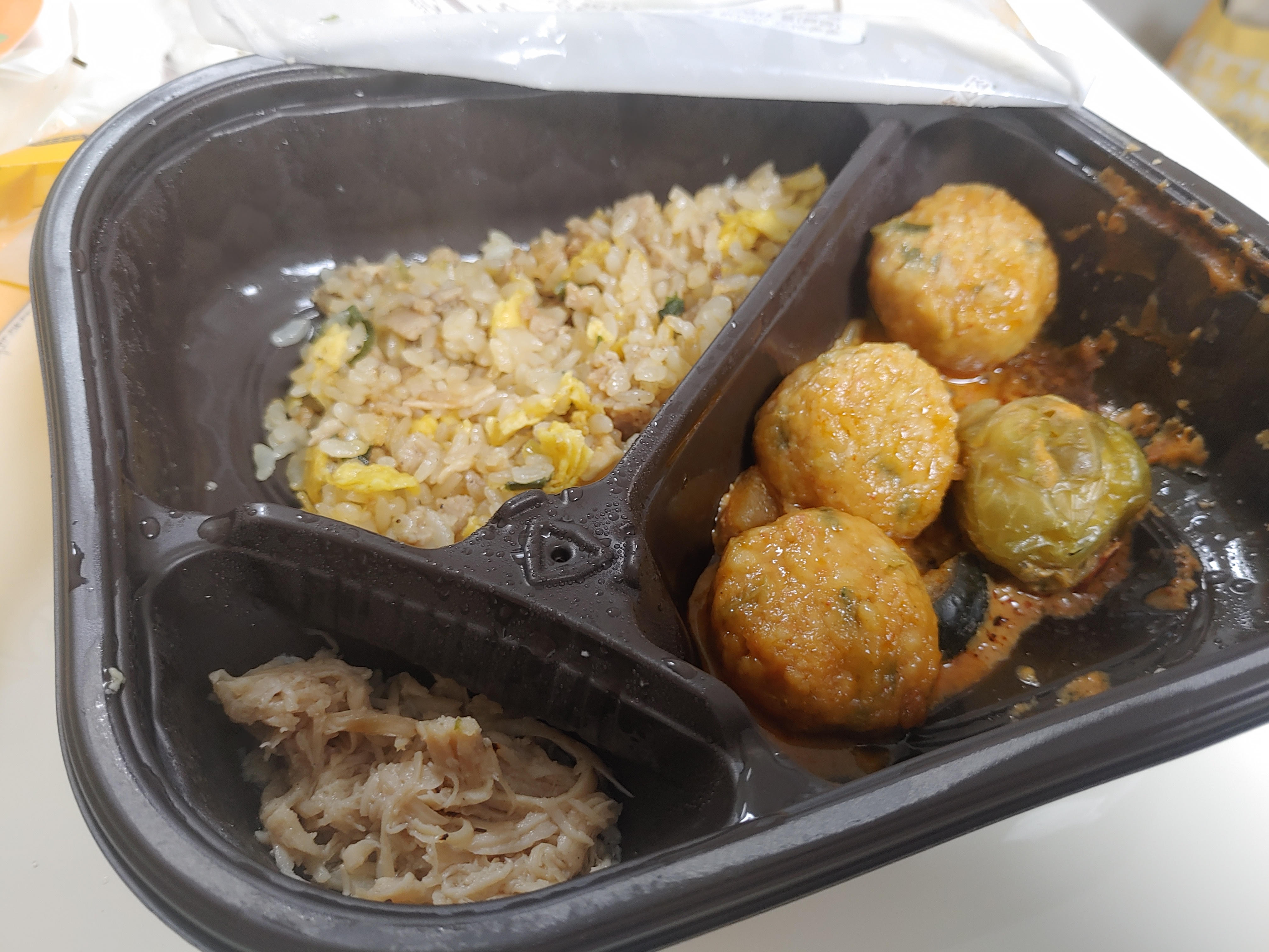 맛있닭 다이어트 도시락 황금볶음밥&굴림만두 김치