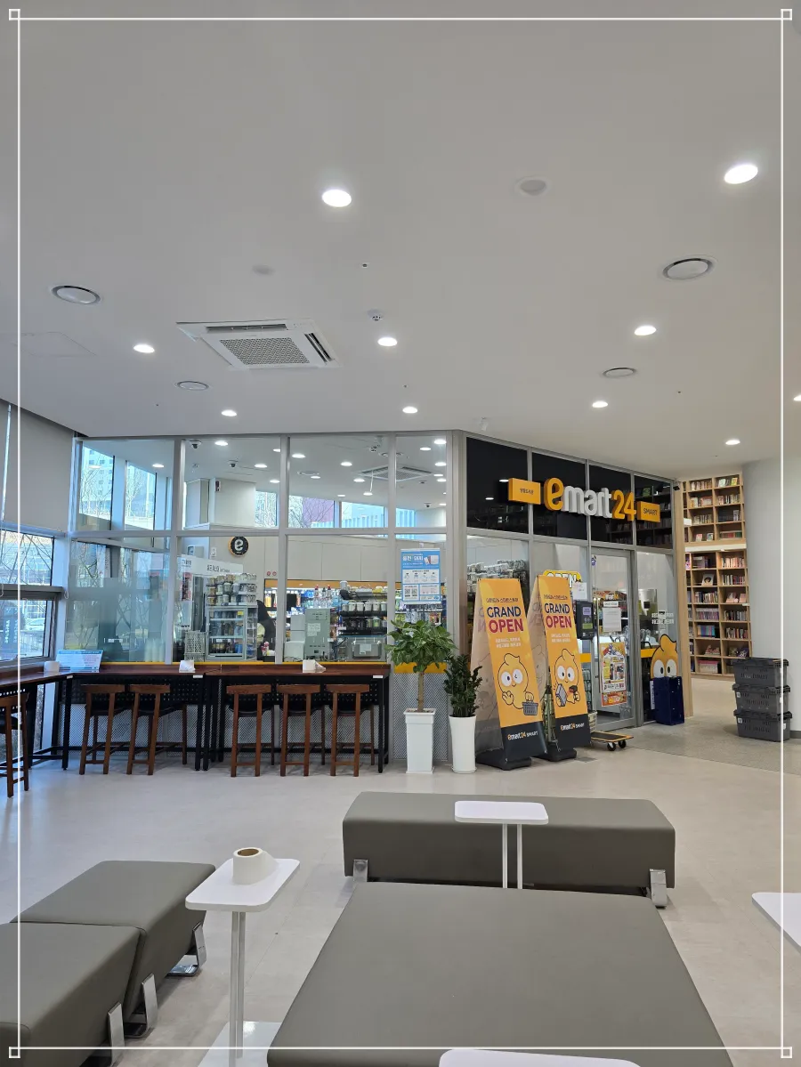 양평도서관-실내-1층로비-이마트24