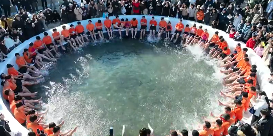 산천어맨손잡기