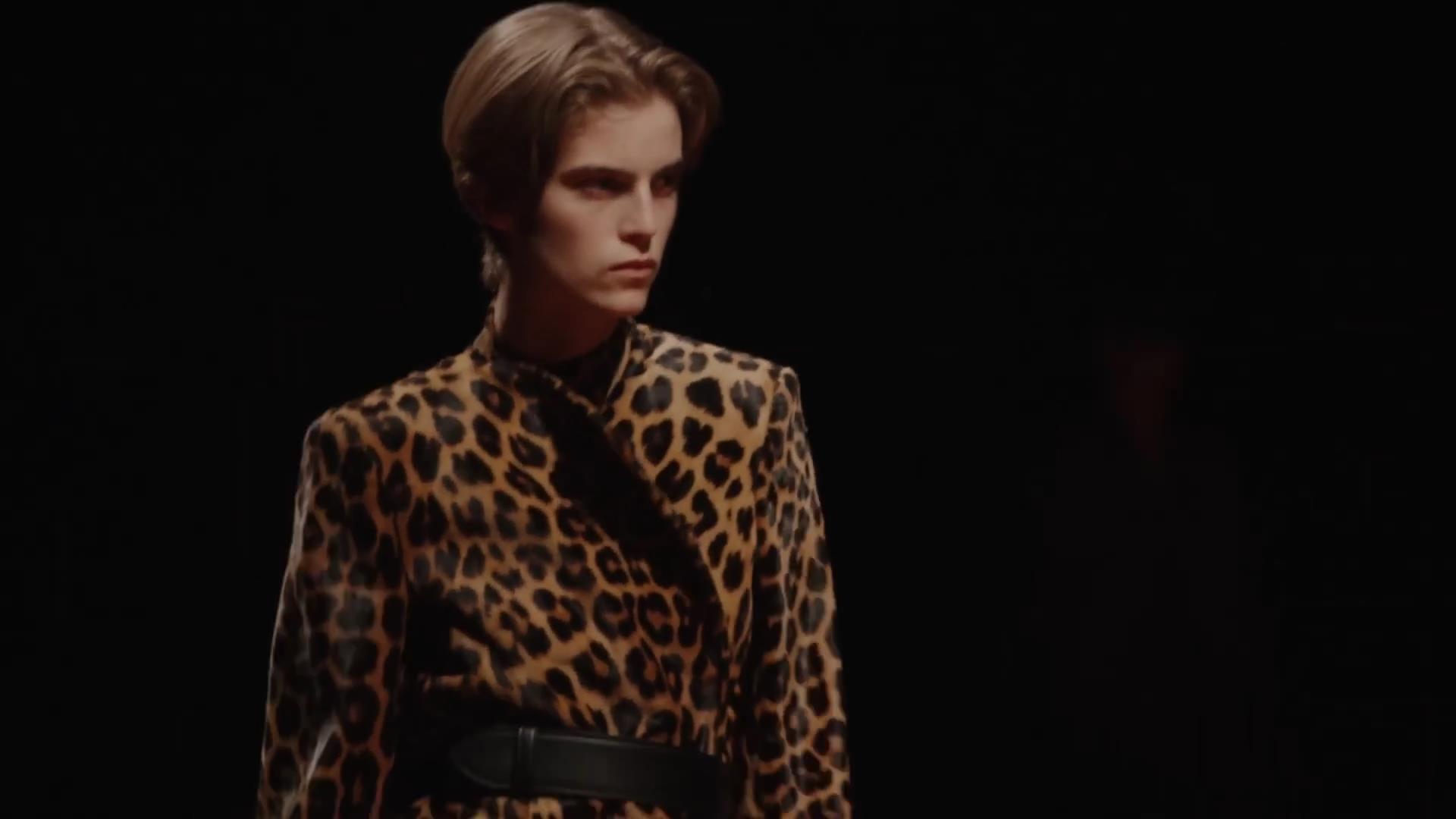 레오파드 프린트의 우아한 착용법