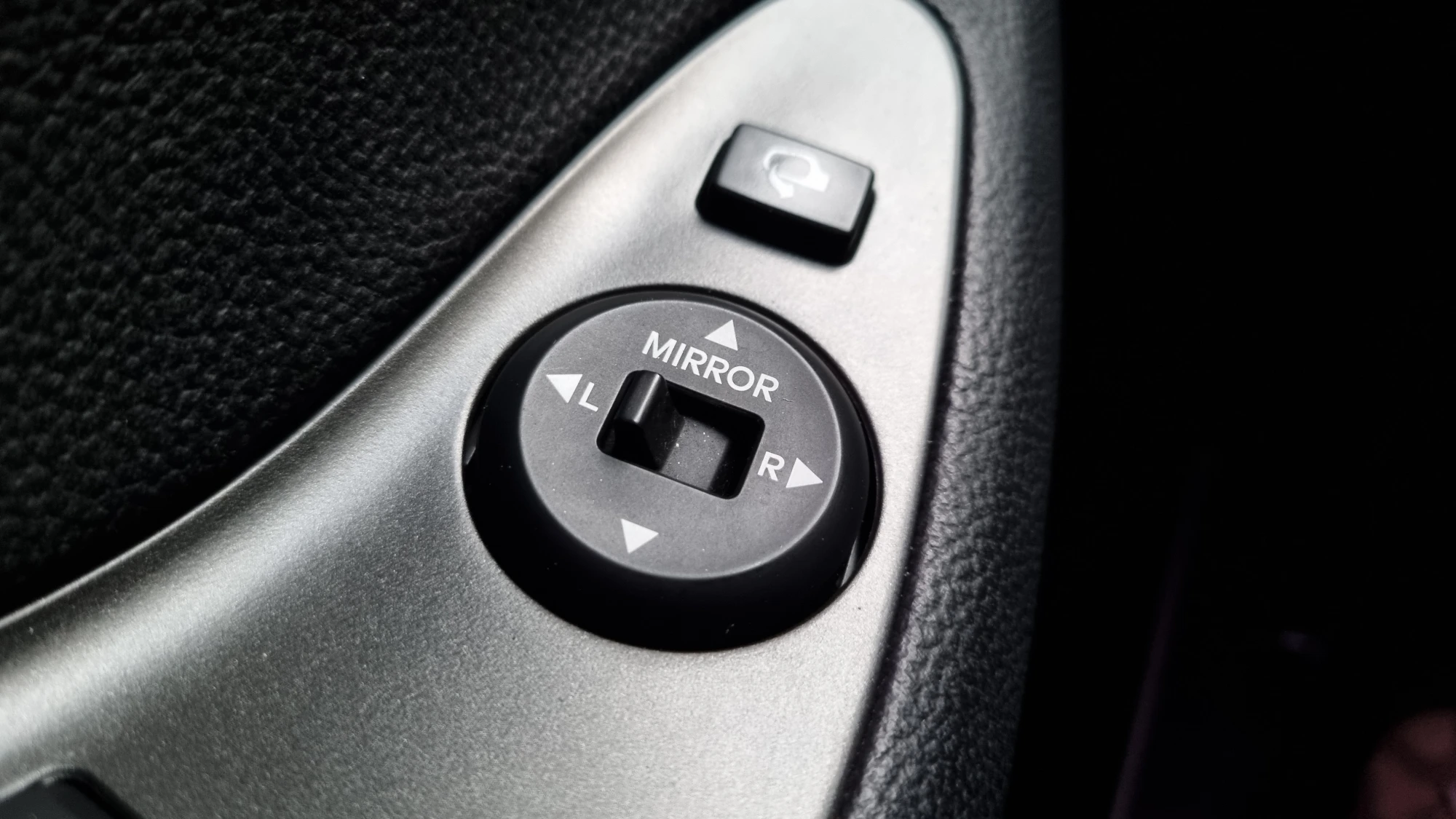 모닝 사이드미러 버튼