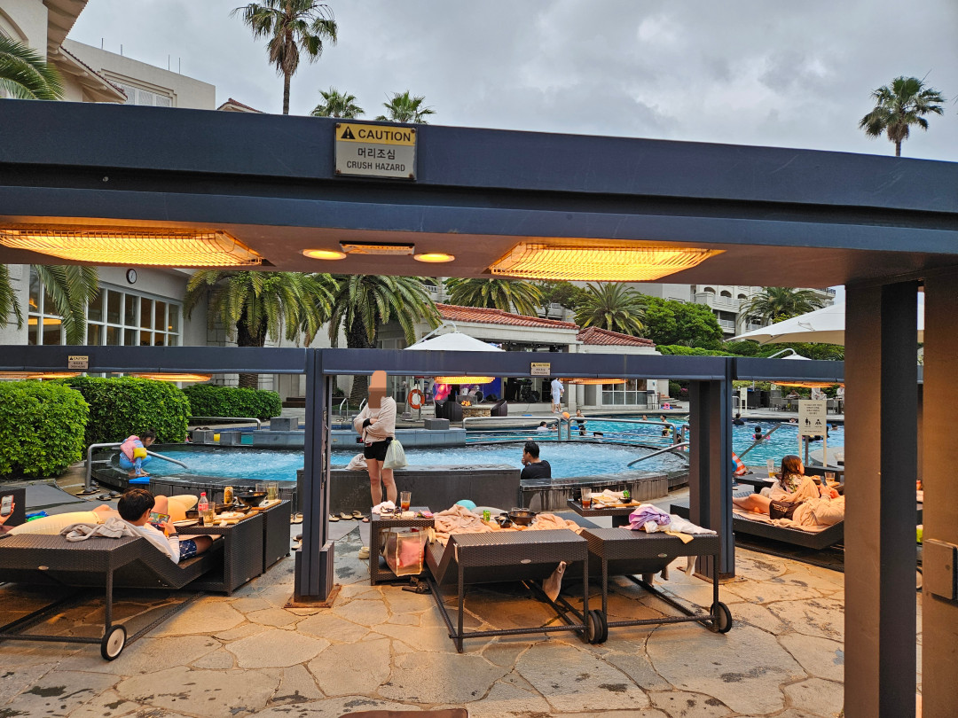 제주 신라호텔 패밀리풀 썬베드