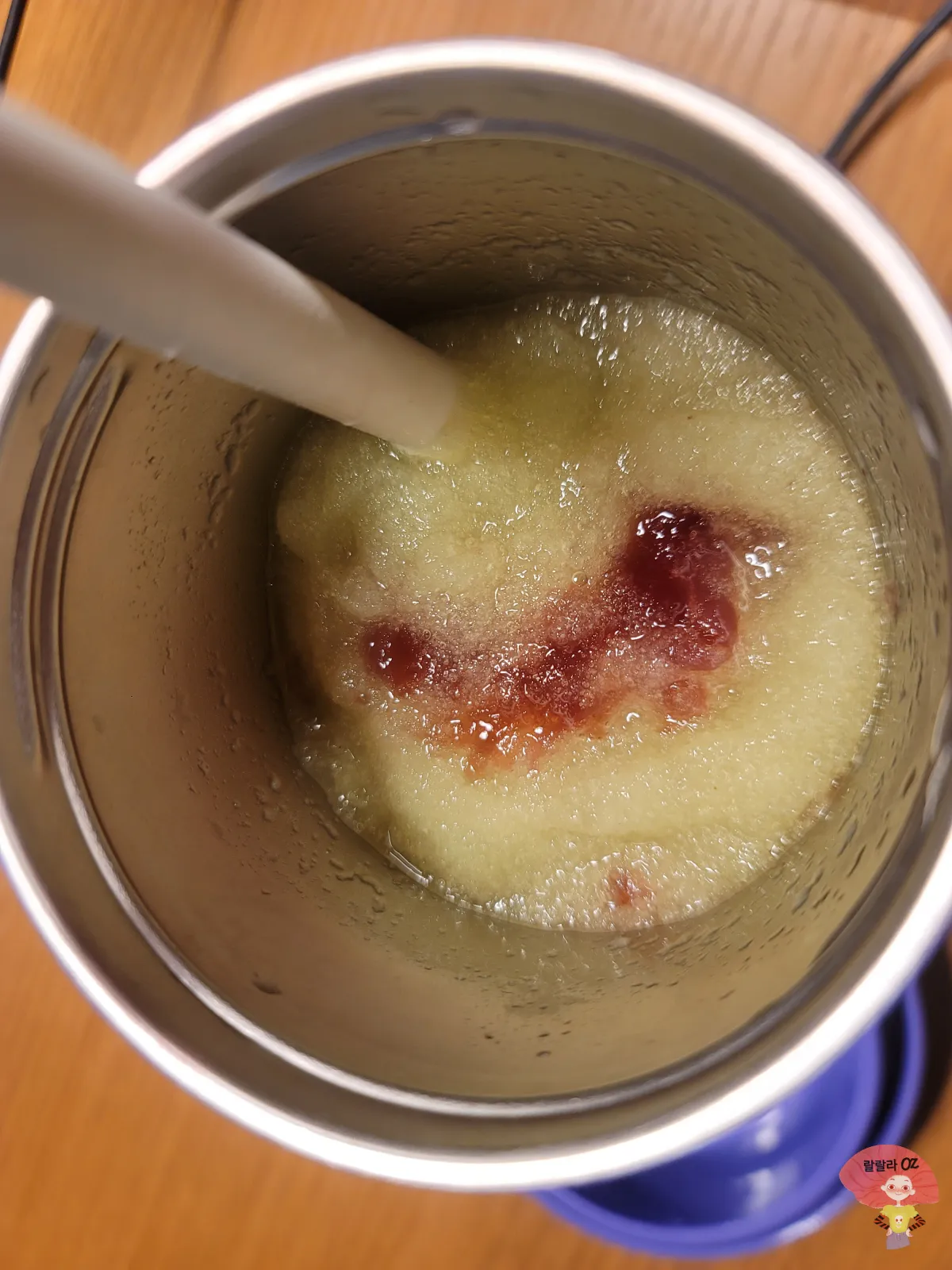 스타벅스-더블-머스캣-블랜디드-음료가-담긴-텀블러