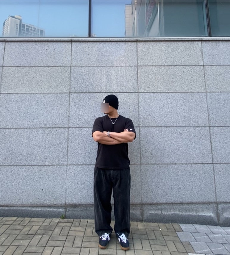 데일리룩('26. 10. 9.)엠엘비 MLB 뉴에라 NY 뉴욕양키즈 뉴 젤리 미드 비니, 어커버 티셔츠, 무신사스탠다드 벌룬 팬츠, 컨버스 올스타 클래식 트레이너 옥스 스웨이드